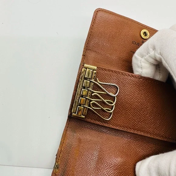 Authentic Louis Vuitton 4 Key holder - Picture 5 of 7